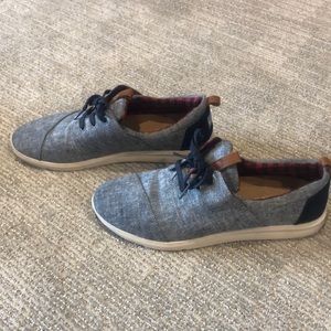 Tom’s Women’s Size 12 lace up sneaker